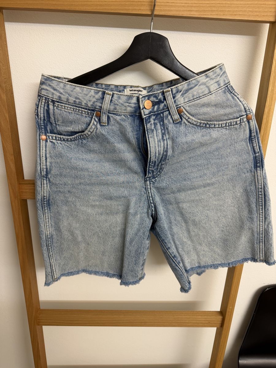 Wrangler Jeans: Wrangler jeans Short  – Nuovo (secondo la descrizione) da Neerach venduto da the_modern_mini