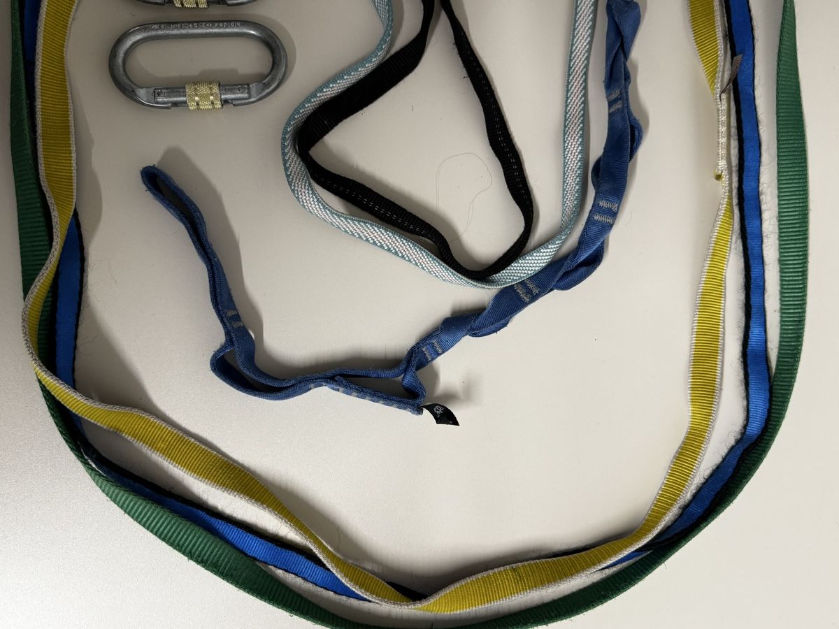 Kletterausrüstungen: Bandschlinge Klettergurt Karabiner 3 Stk. gebraucht – Gebraucht aus Zürich von Nobs1 2