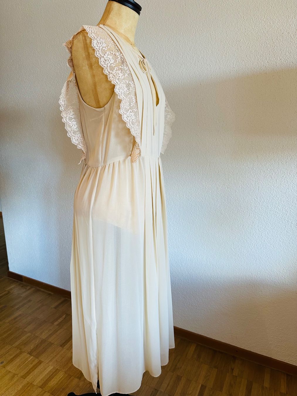 Sandro Vestiti: Sandro Kleid- Beige gr. 38 – Nuovo (secondo la descrizione) da Bern venduto da Marie_B21 5