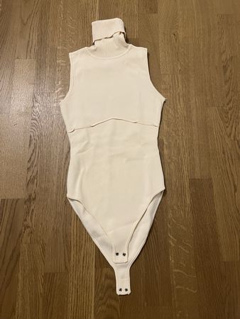 ZARA Rollkragen-Body – Grösse S – Cremefarben