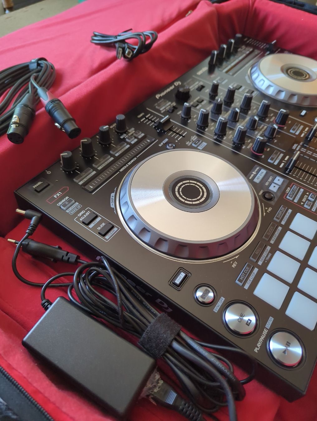 Pioneer Mischpulte: DJ Controller Pioneer DDJ-SR2 mit Tasche – Gebraucht aus Zürich von Afriday 2