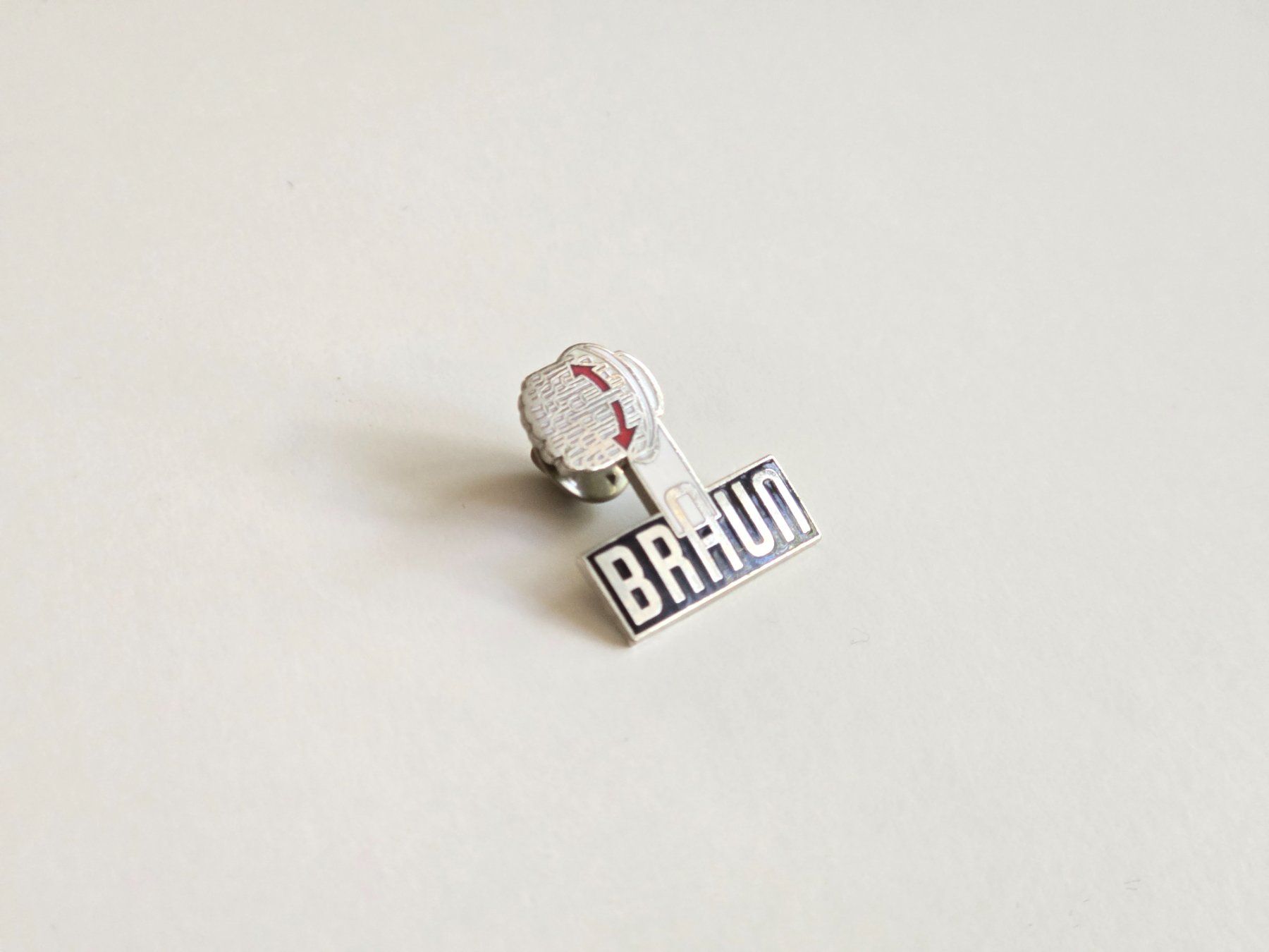 Plaketten & Abzeichen: Pin BRAUN Zahnbürste – Gebraucht aus Dättlikon von Wundertuete_