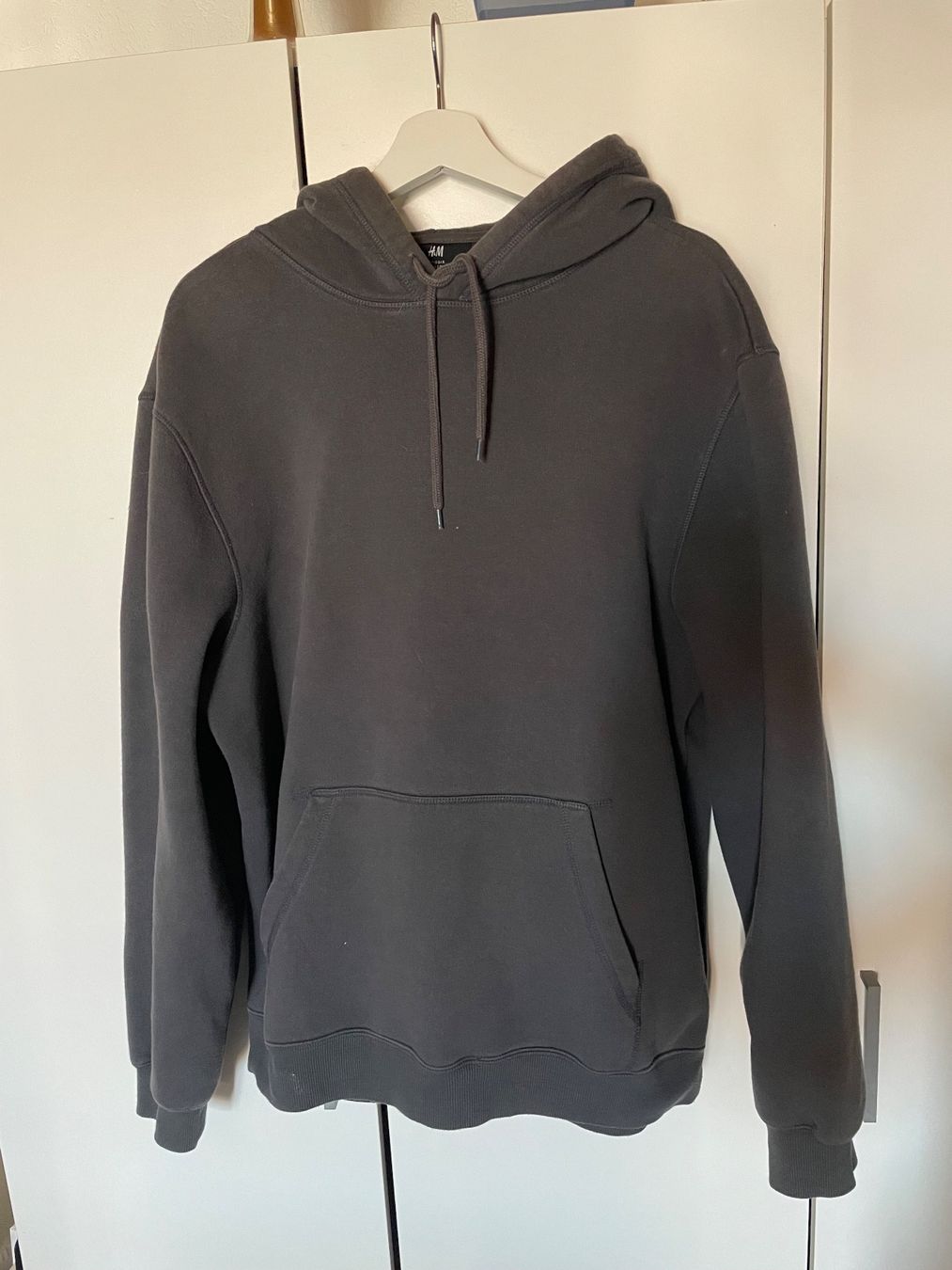 Maglioni & Felpe: Sweat à capuche gris – Usato da Lucens venduto da lisacc