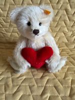 Steiff Teddybär mit Herz 993343, Sammlerstück