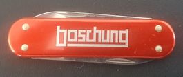 Ein rotes Victorinox Alox Taschenmesser mit Logo