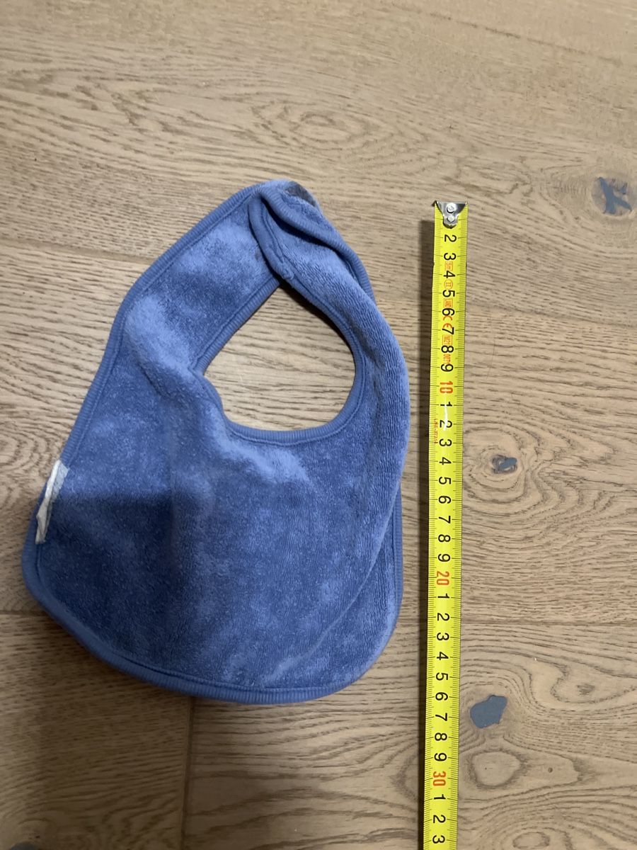 Pasti del neonato: Blauer Baby-Lätzli mit Hase – Usato da Oensingen venduto da katepe 2