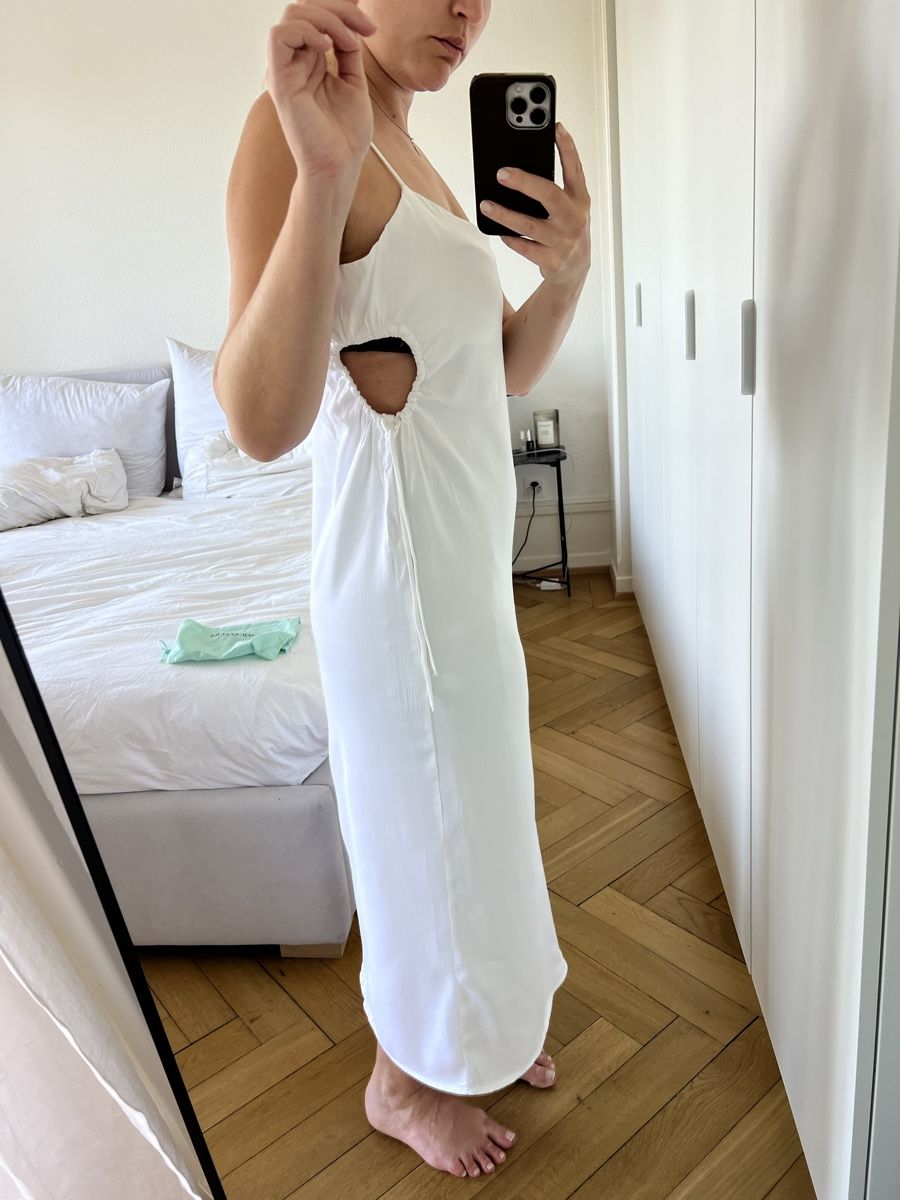 Zara Vestiti: Robe longue Zara blanche satinée – Usato da Genève venduto da MinimalistDressing 1