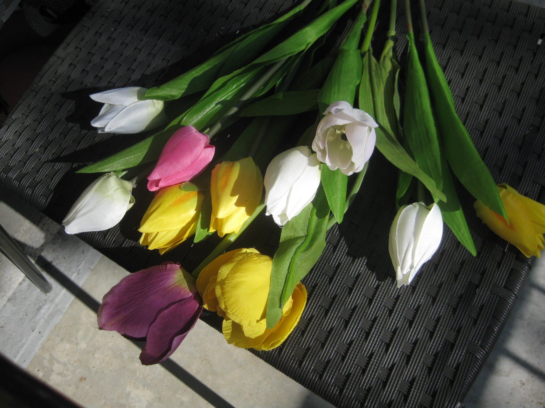Pflanzen & Samen: 11 schöne künsliche Tulpen – Gebraucht aus Romanshorn von Wazoohandlung 1