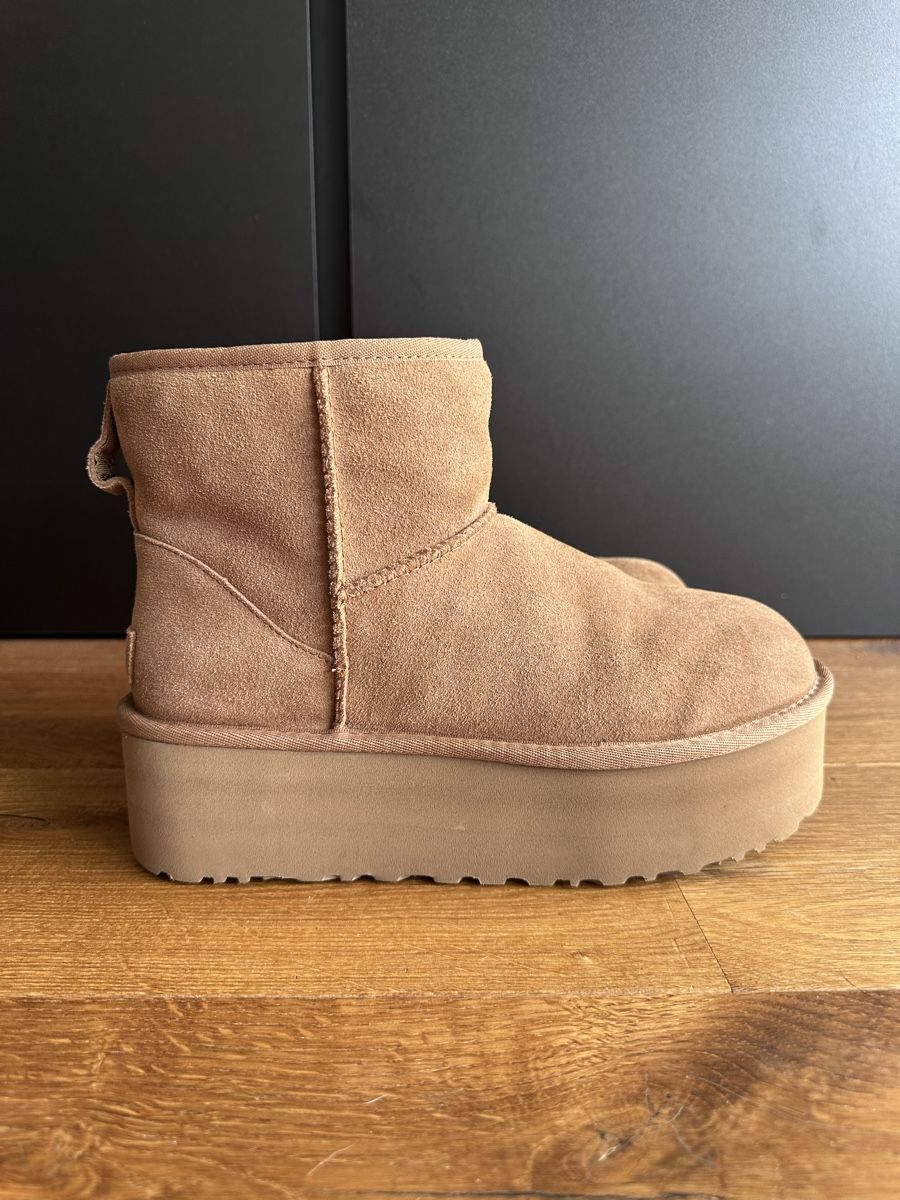 Ugg Chaussures femmes: UGG Classic Mini Platform Boots  – D'occasion à Siebnen par Hannakch 2