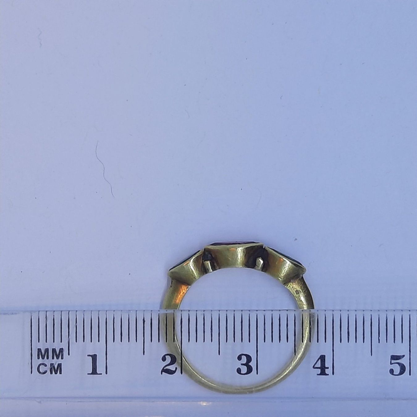 Anelli: Entzückender Goldring mit Edelsteinen – Usato da Unterägeri venduto da Altgoldschmuck 6