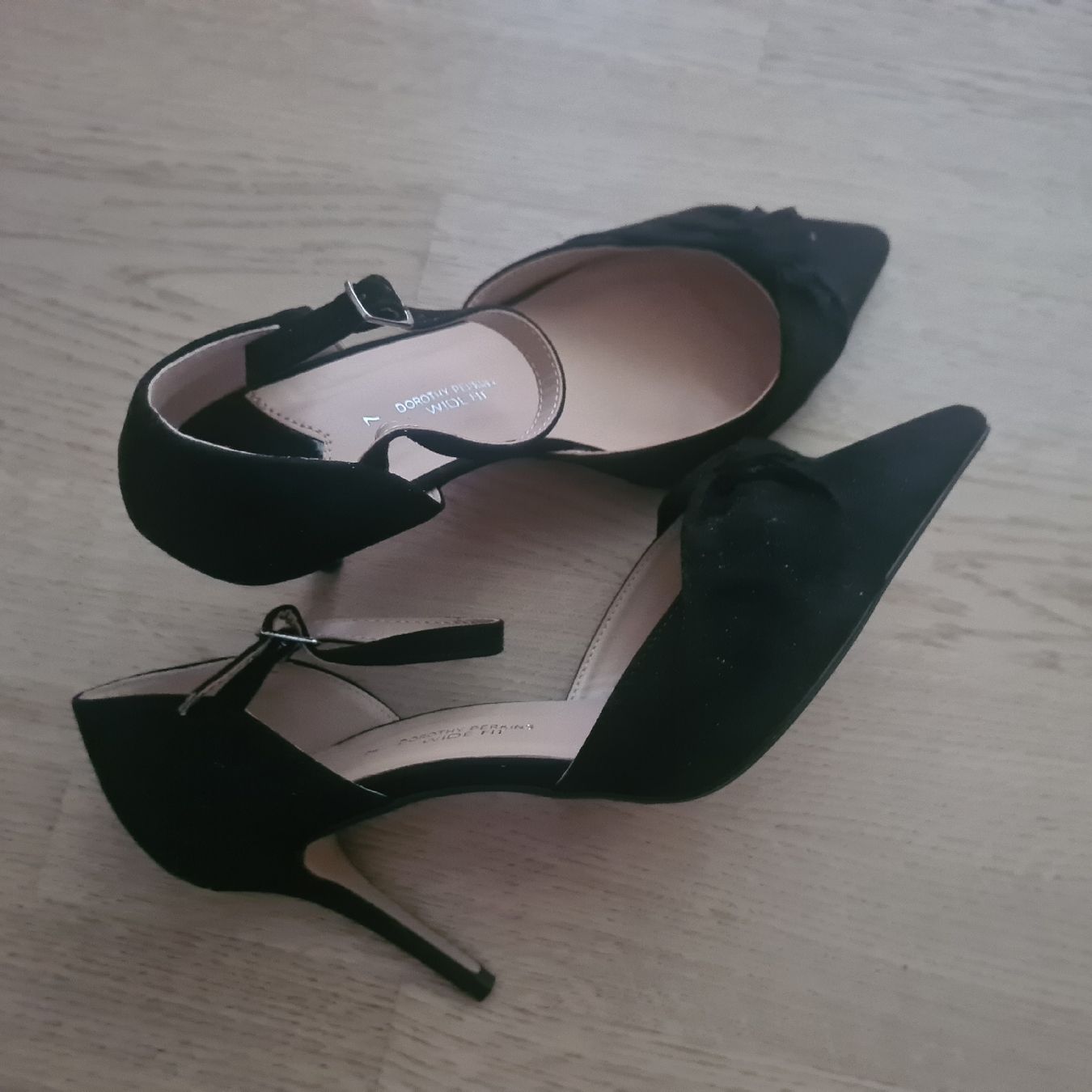 Chaussures femmes: Absatzschuh Gr. 7 entspricht einer 38 – D'occasion à Steinen par turbogeiss99 5