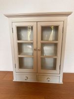 Wunderschönes Vintage-Schränkchen, ungebraucht