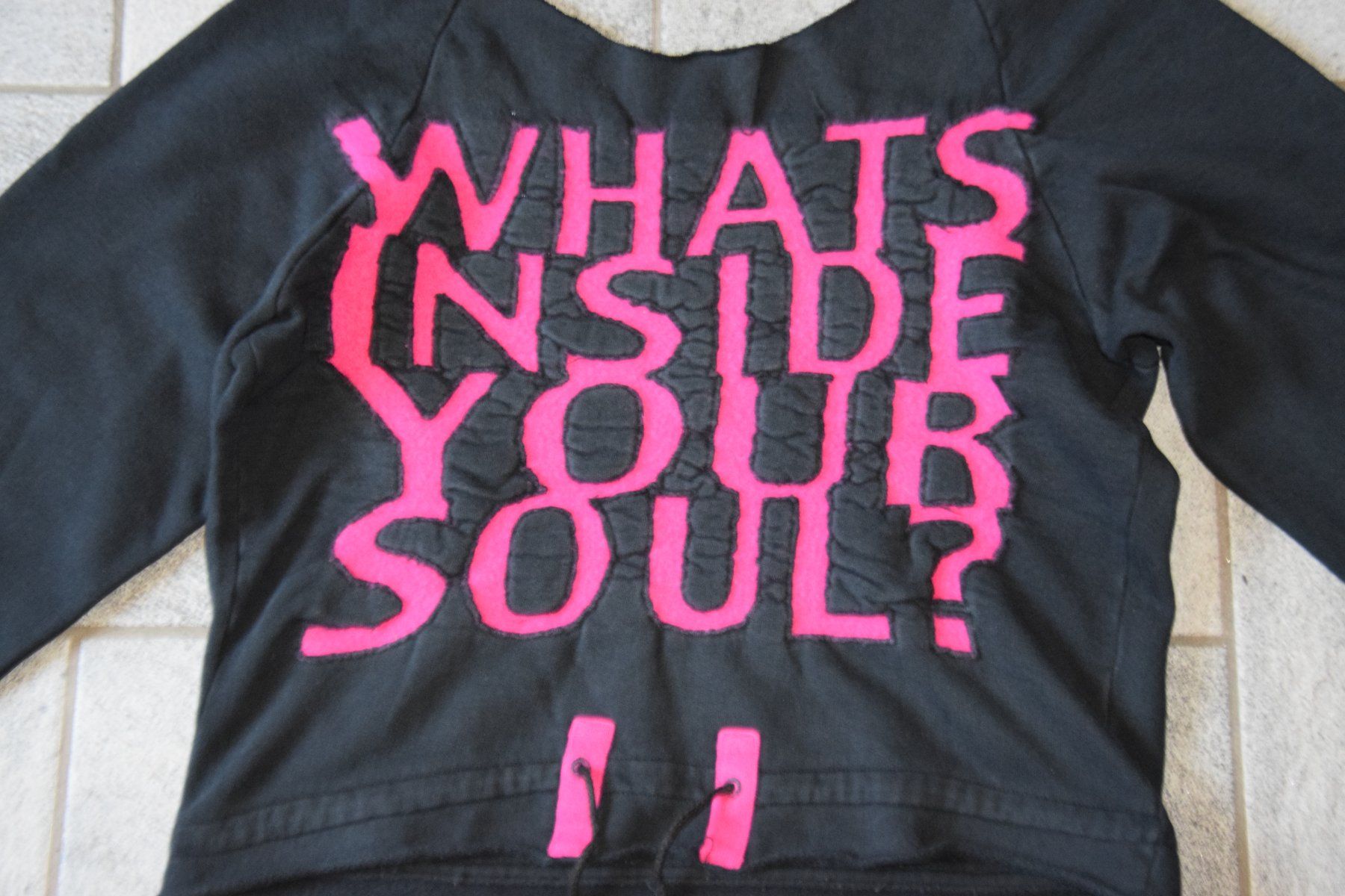 Maglioni & Felpe: Damen Off-shoulder Pulli gr. L - 'What's inside your soul?' – Usato da Mezzovico venduto da finsteraar 1