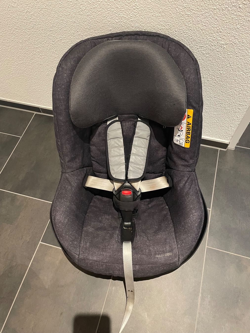 Maxi-Cosi Seggiolini per auto: KinderAutositz mit Isofixstation Maxi cosi – Usato da Buchberg venduto da carla.tanner