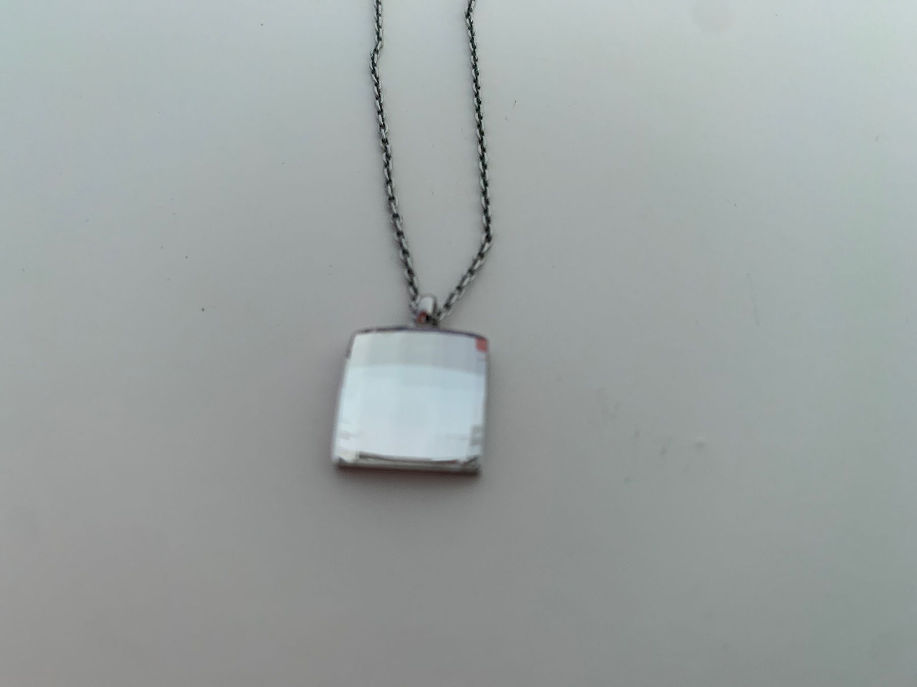 Swarovski Catenine: Kette mit Swarowski-Kristallanhänger, viereckig – Usato da Basel venduto da cat_sq5m