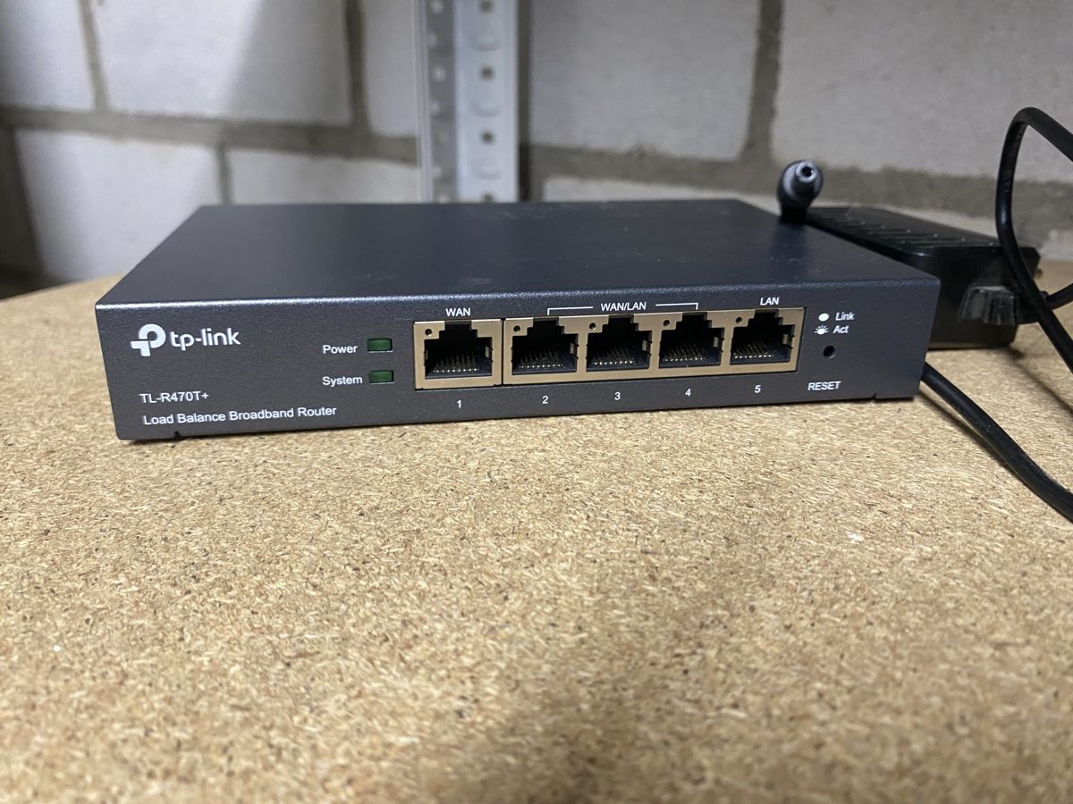 TP-Link Modem & Router: TP-Link TL-R470T+ Router: Top Zustand – Usato da Dottikon venduto da chline.rote.traktor 1