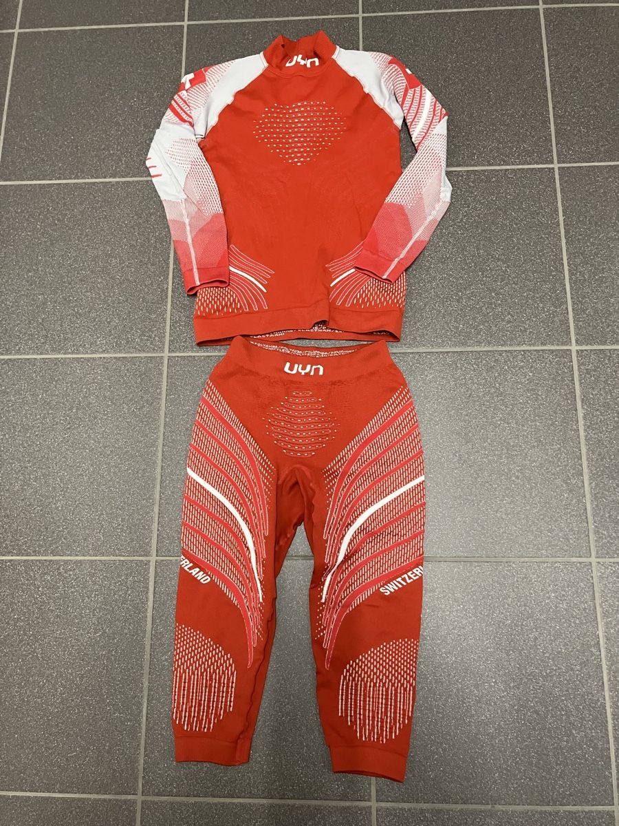 UYN Sous-vêtements: Skiunterwäsche UYN junior – D'occasion à Bever par dvojca