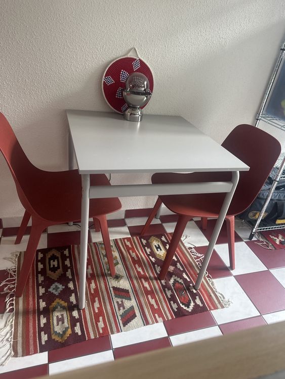 Modern IKEA Kitchen Table with Chairs, Grey & Red | Kaufen auf Ricardo