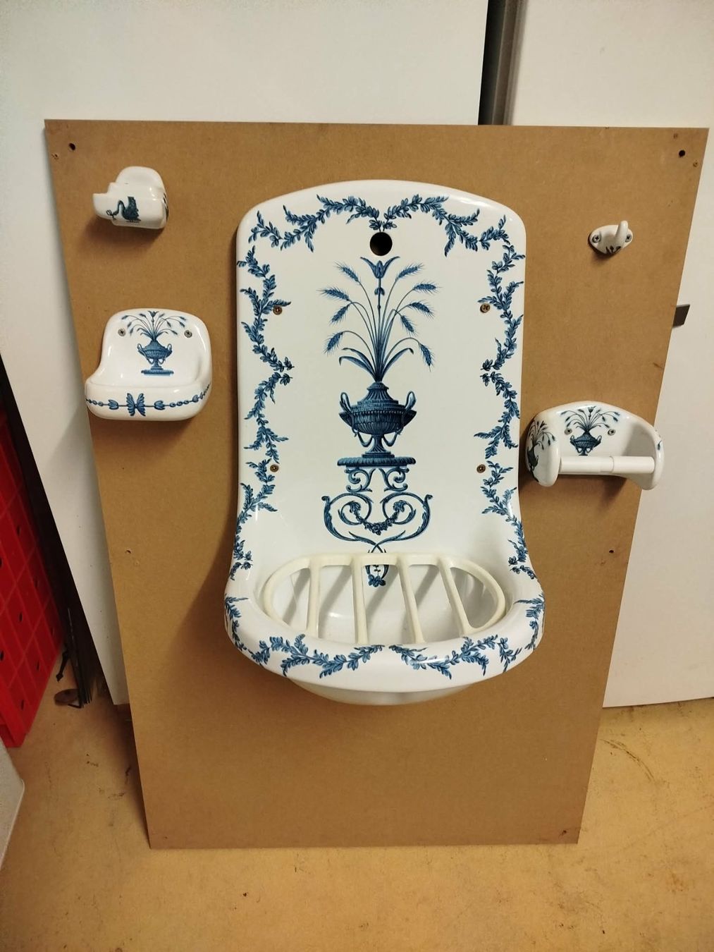 Lavabi & lavandini: Ensemble lave main et accessoires – Usato da La Chaux-de-Fonds venduto da Emmaus2300CDF