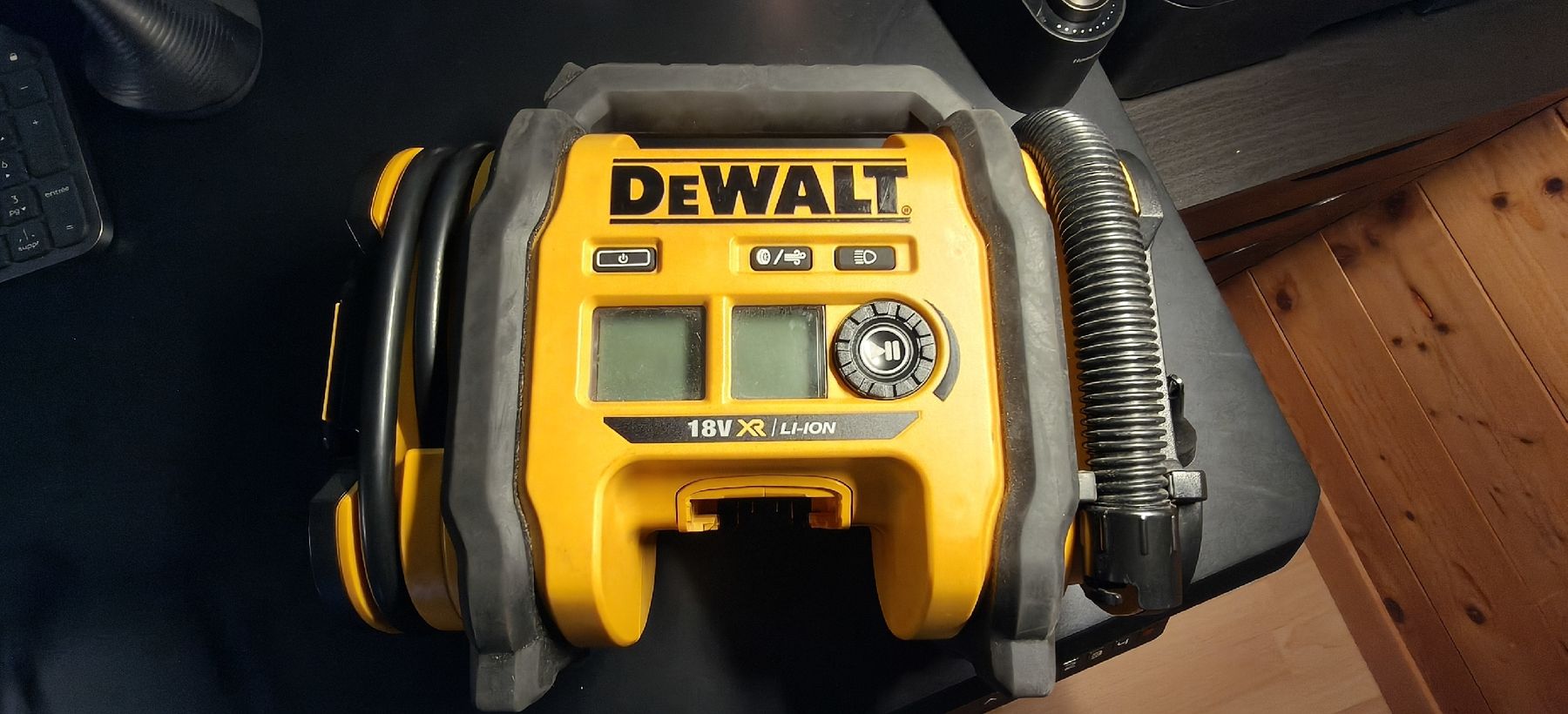 Dewalt Compressori: DeWalt DCC018 Cordless Air Compressor 18V – Usato da Rebstein venduto da sho_7yky