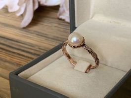 Ring in Silber und  Roségold vergoldet mit Süsswasser Perle