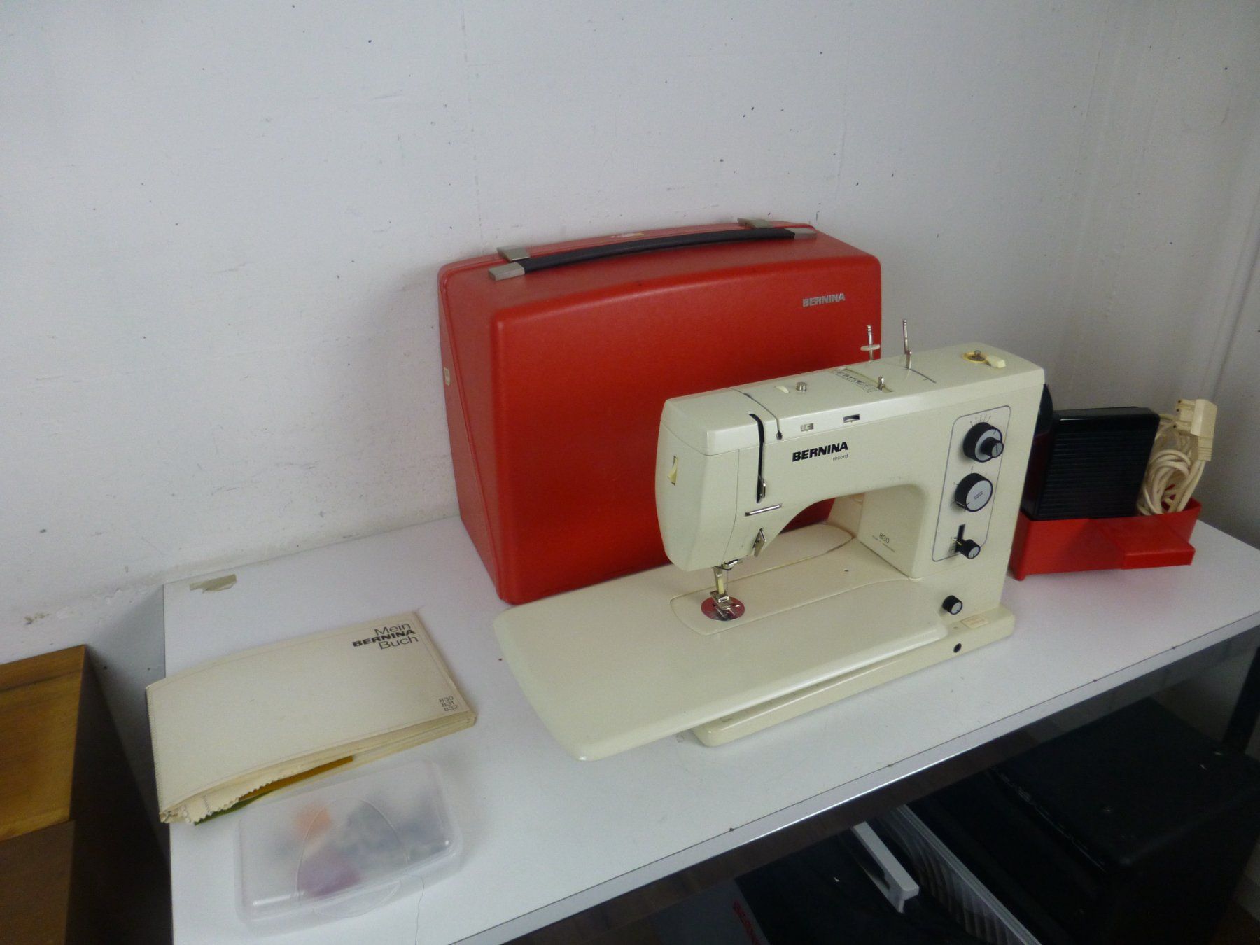 Bernina Nähmaschinen: Nähmaschine Bernina 830 mit Koffer – Gebraucht aus Fahrweid von ekv 1