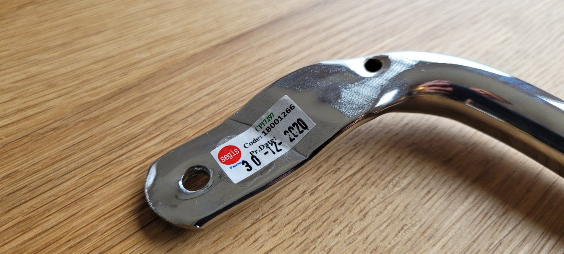 Vespa Scooter: Vespa 125 / Sitzbankhaltebügel Chrome – Nuovo (secondo la descrizione) da HERISAU venduto da Cesadi 2