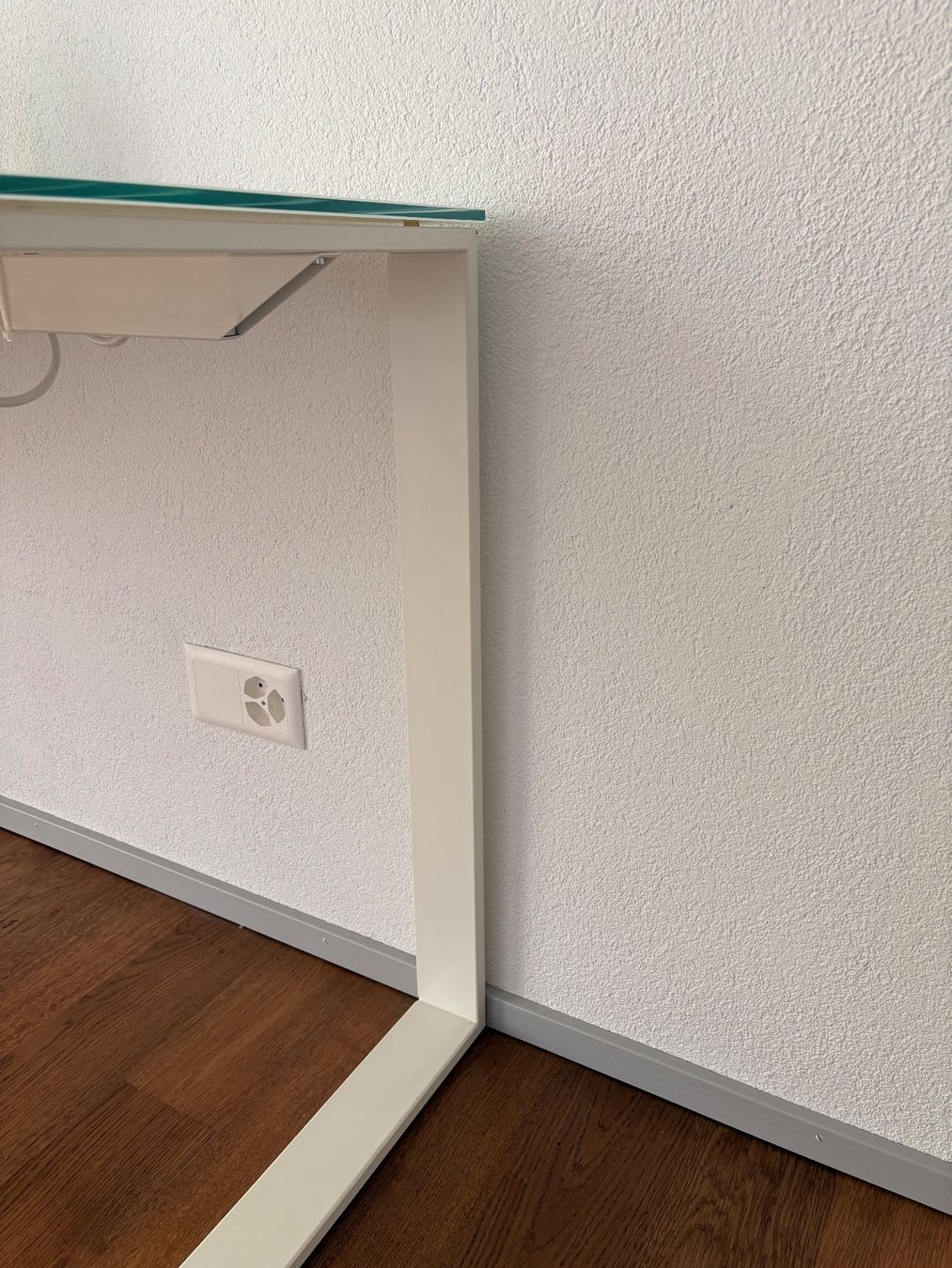 Interio Scrivanie: Glas-Bürotisch – Usato da Zuchwil venduto da CME-Ricardo 4