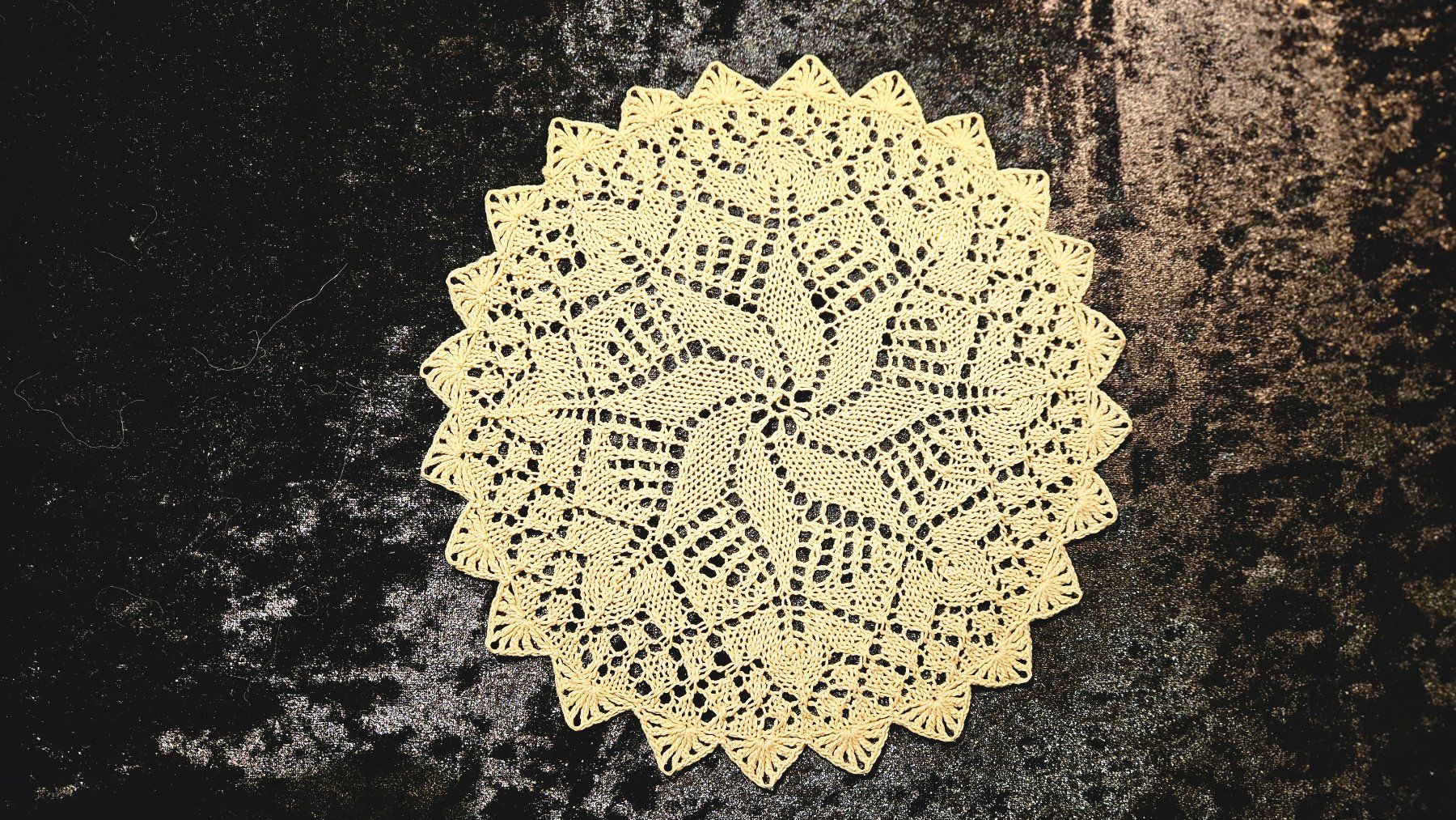 Sottobicchieri: Handgemachtes Deckeli Spitzendeckeli, d.beige, neuwertig – Usato da Gossau ZH venduto da Goes05 6