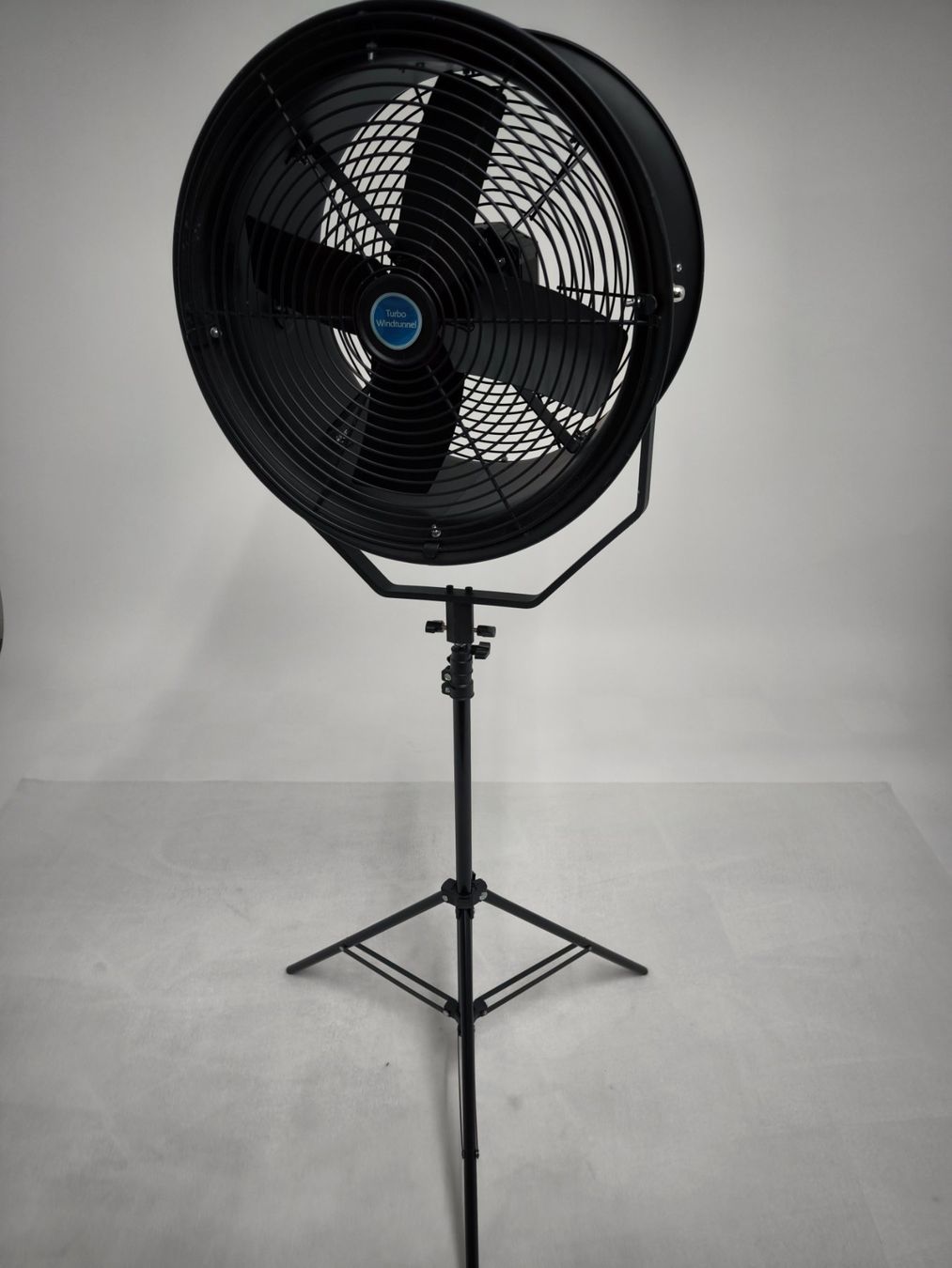 Blitze: Windmaschine aus Fotostudio – Gebraucht aus Glattfelden von Firefox57