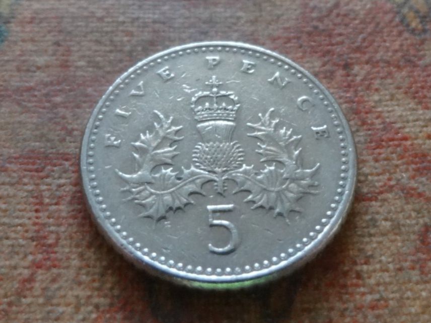 Alle Münzen: ROYAUME-UNI  5 Pence  1990 – Gebraucht aus Romanel-sur-Lausanne von Swift13 1