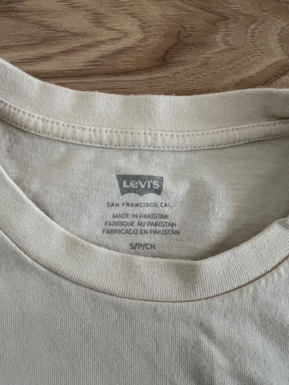 Levi's T-Shirts: Levis crop top, size S – Gebraucht aus Arzier Le Muids von oma_w5bq 1