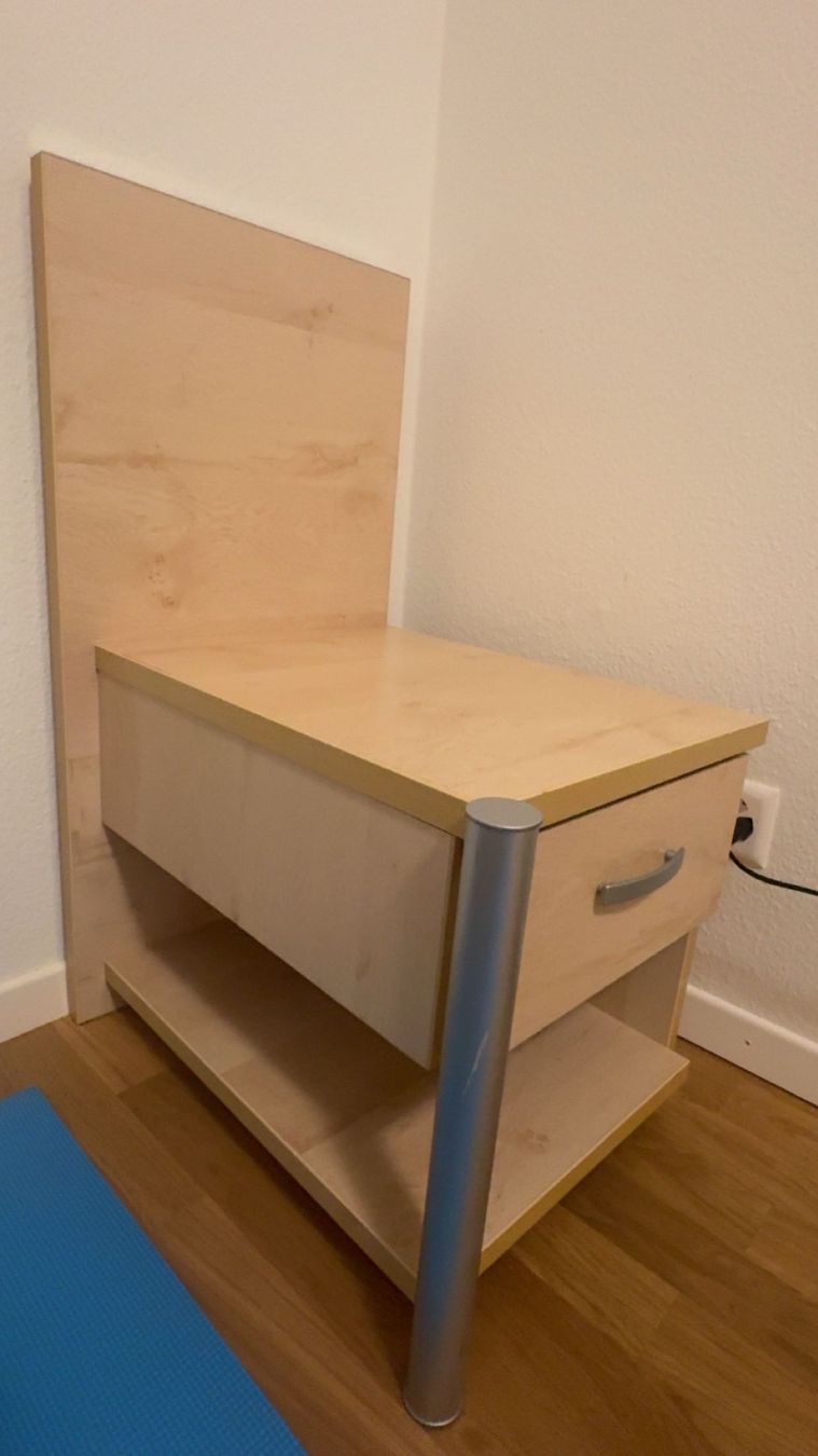 Letti: Holzbett aus Holz mit Nachttisch – Usato da Zürich venduto da yoh_yt9c 2
