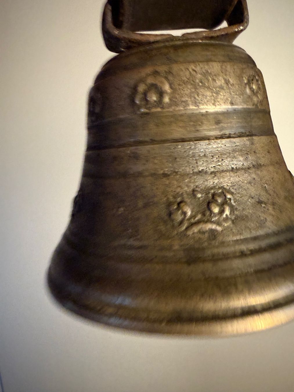 Glocken & Treicheln: Glocke: Antikes Schmuckstück mit 12 cm Durchmesser – Gebraucht aus Sils im Domleschg von schulti74 2