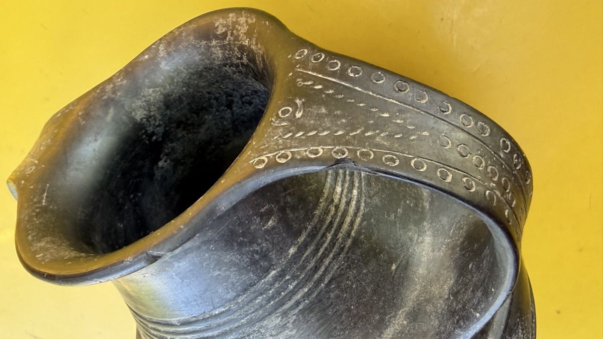 Vasi & Recipienti: Amphoriskos etruskisch Bucchero nero – Usato da Riedholz venduto da Frettchen63 9