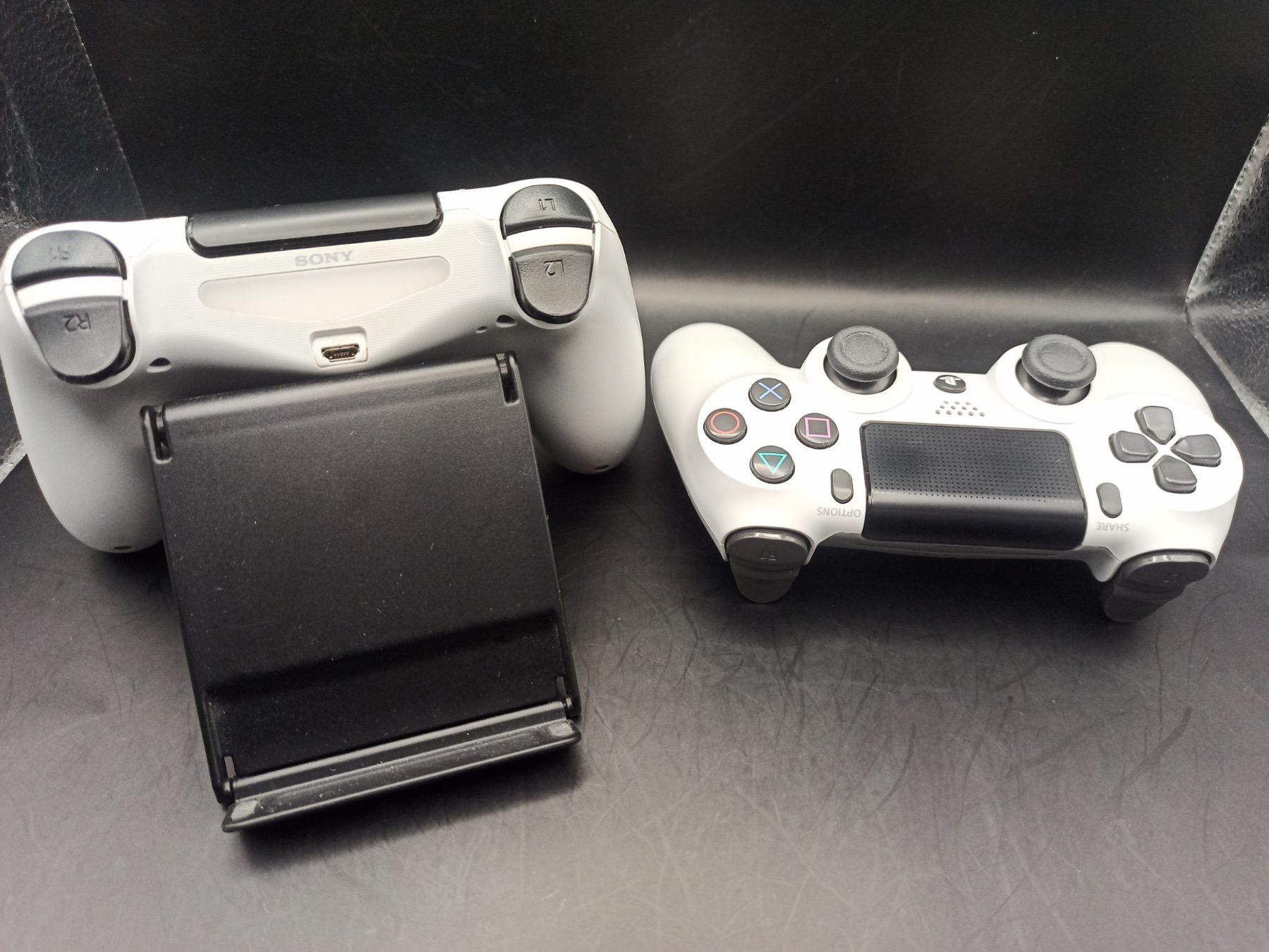 Controller: 2 x Original Controller Sony PS4 Wireless DualShock 4 WEISS – Usato da Oberweningen venduto da mar_87mx 8