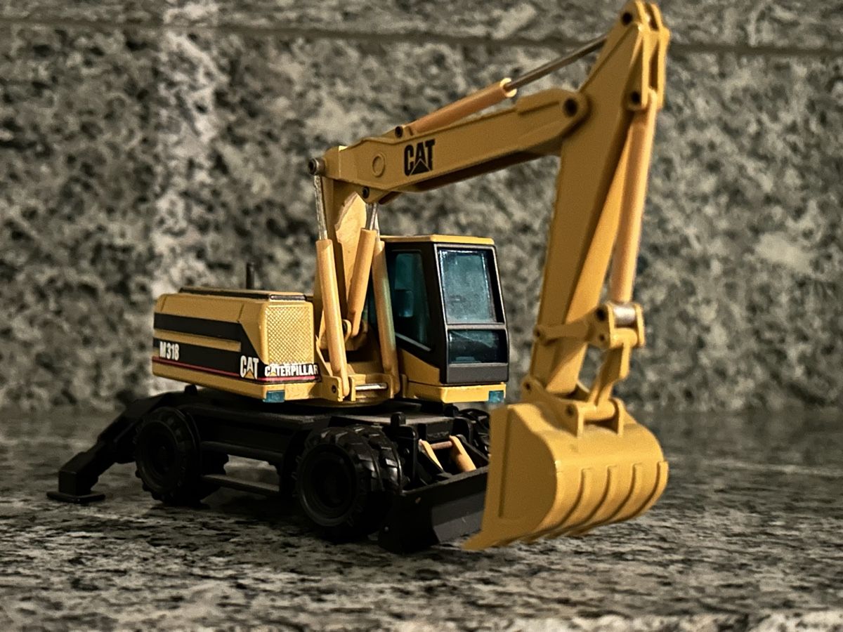 Caterpillar Modellbausätze & Standmodelle: Cat M318, 1:50 , NZG – Gebraucht aus Horw von Tigercat635 3