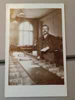 Echt Photo Karte / Zürich - Post Beamter bei der Verteilung 