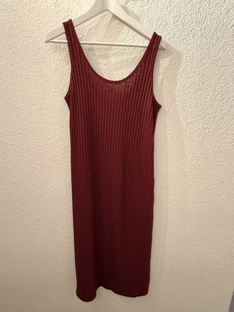 Rippkleid Dunkelrot von H&M Grösse M neuwertig