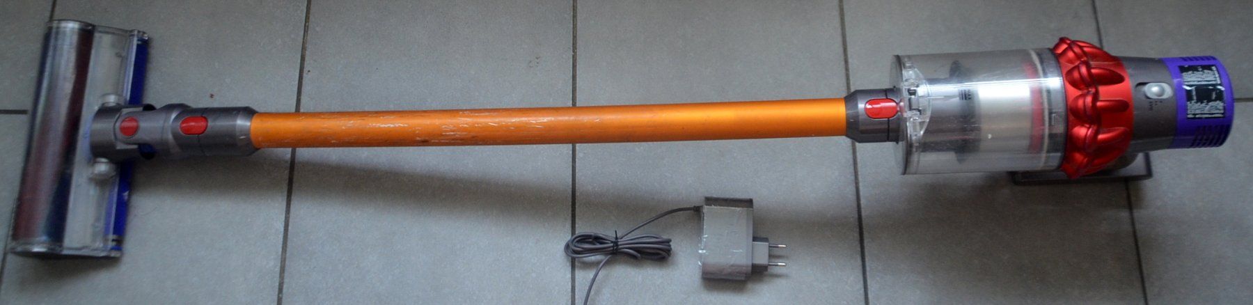 Dyson Aspirapolveri & Accessori: Dyson Cyclone V10  Staubsauger / aspirateur – Usato da Collonges venduto da arashee