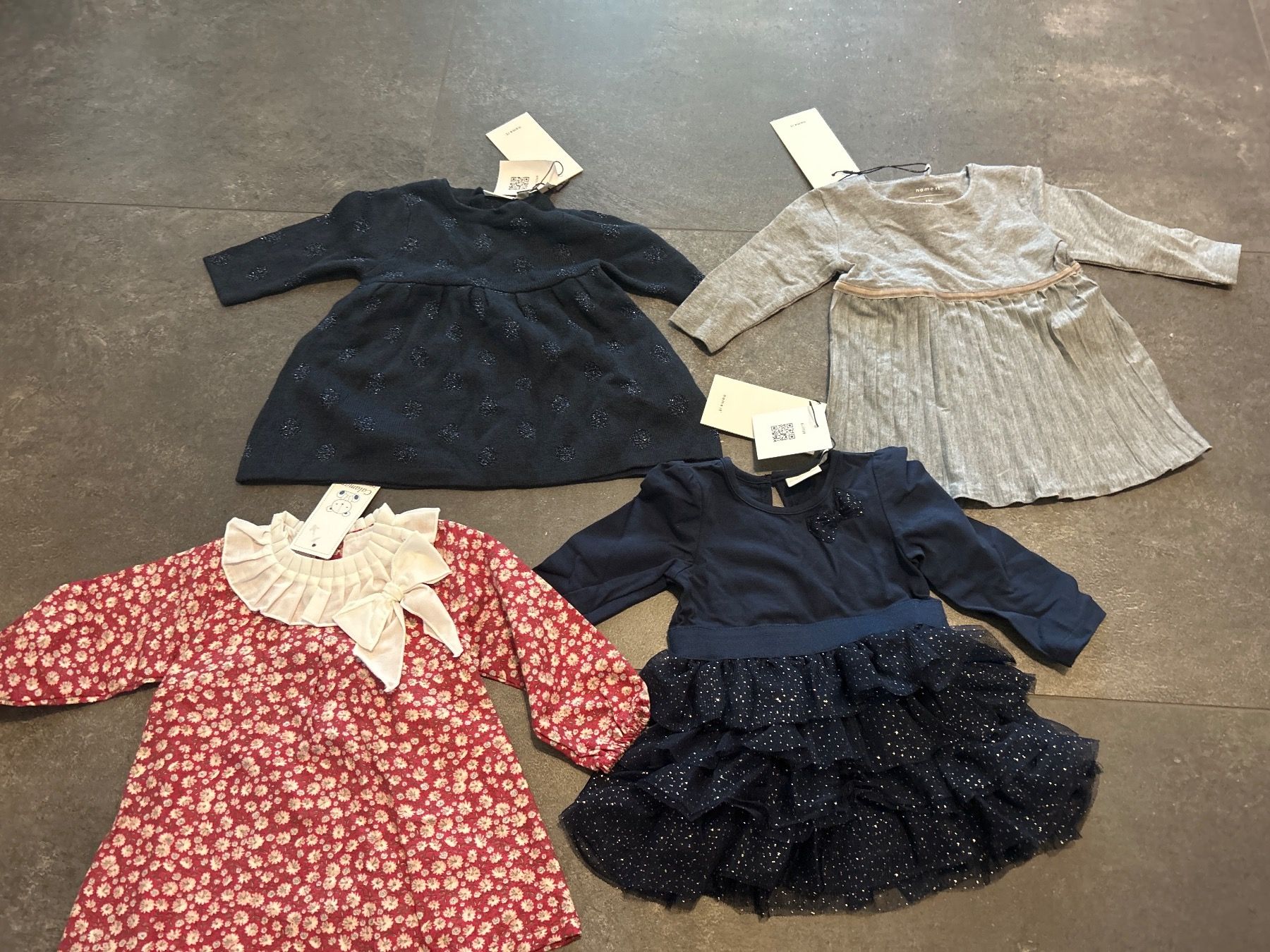 Lotti & Set di vestiti: Set Röckli/Kleid Gr. 68 NEU – Nuovo e nell'imballaggio originale da Worblaufen venduto da Savanne05