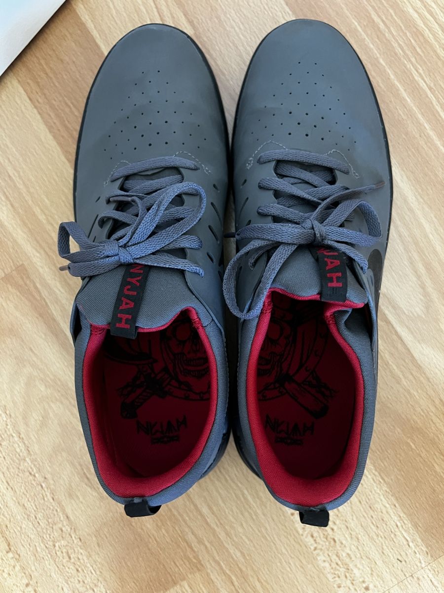 Nike Scarpe da uomo: Nike Skateschuhe grau rot – Usato da Jona venduto da weise5 2