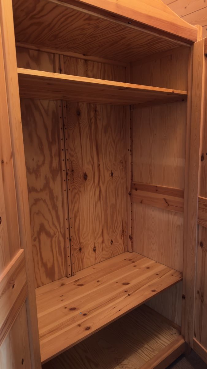 Schränke: Schrank mit weiteren Tablaren – Gebraucht aus Freienbach von ArjanaB. 1