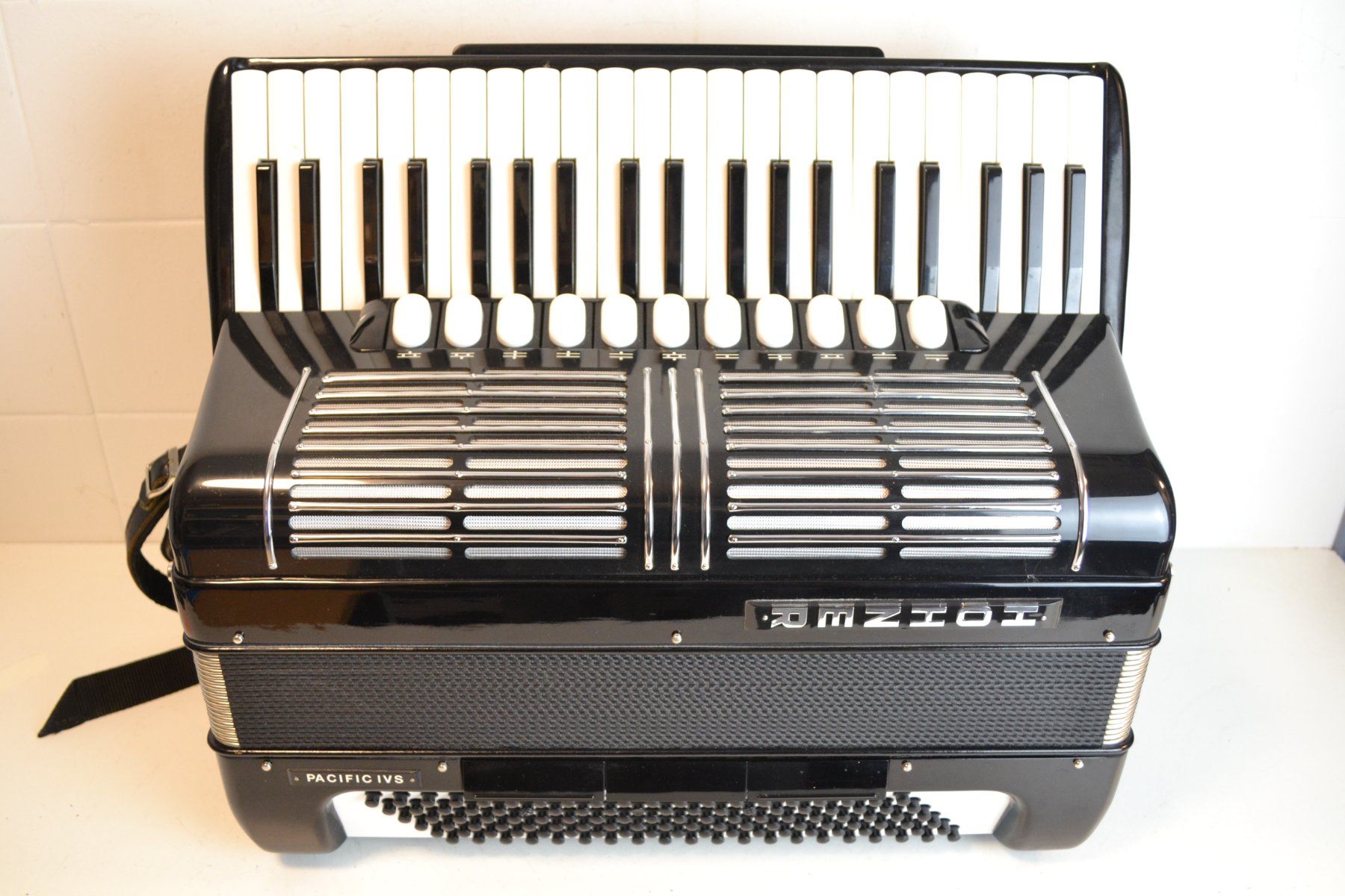Hohner Musikinstrumente: Akkordeon chromatisch Hohner Pacific IV S – Gebraucht aus Zürich von baumusik