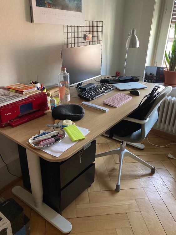 Ikea office desk, adjustable height, half price Kaufen auf Ricardo