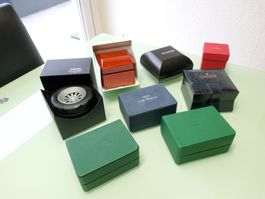 Lot de diverses boites de montre 