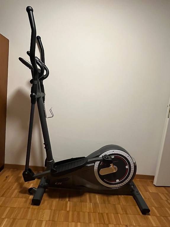 Hometrainer: Crosstrainer SportsTech  guter Zustand – Usato da Schwyz venduto da luz_888s