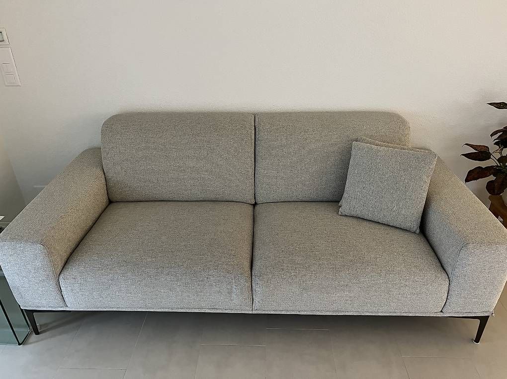 Maisons du monde Sofas: Sofa 2/3-Sitzer aus hellgrauem Stoff – Gebraucht aus Kloten von nin_hb6n 1