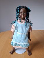 Puppe von Heidi Ott mit blauen Zöpfen