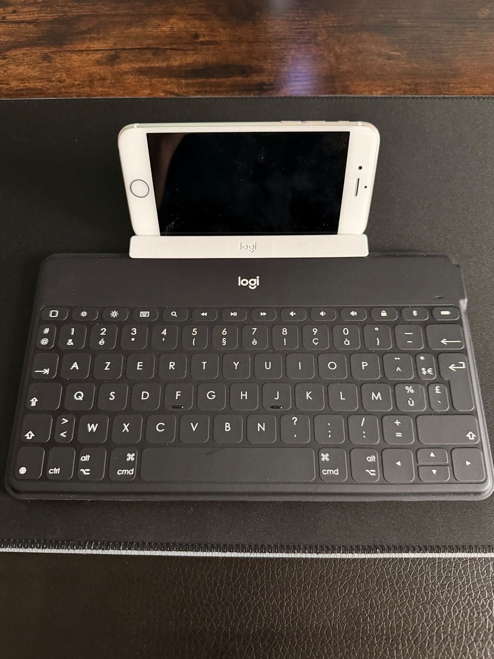 Logitech Tastiere: Clavier Bluetooth Logitech AZERTY ultra fin pour tablette – Usato da Chézard-St-Martin venduto da chr_vz22 2